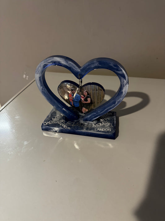 **Charming Heart-Shaped Photo Frame – Capture Your Love!**