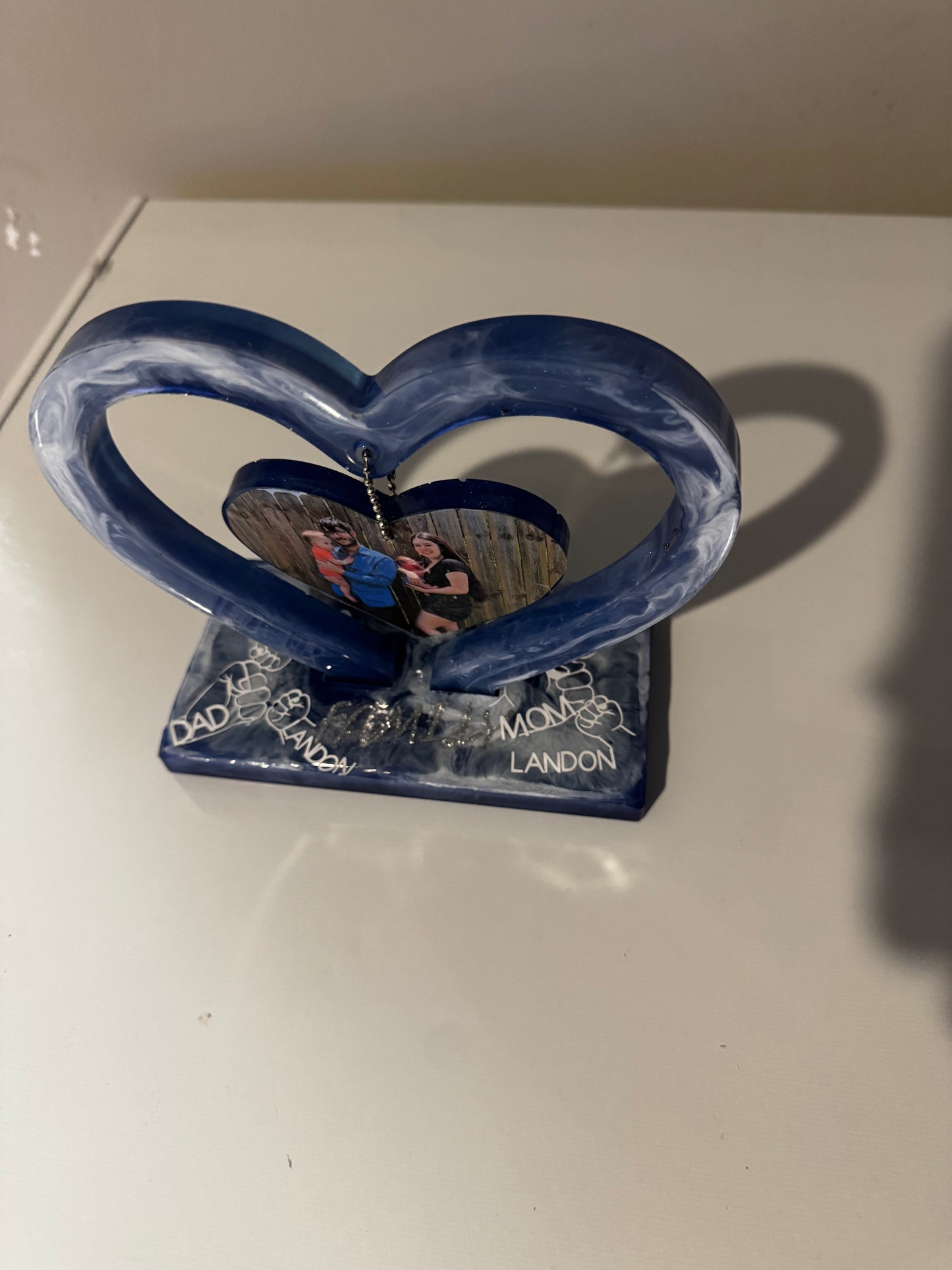 **Charming Heart-Shaped Photo Frame – Capture Your Love!**