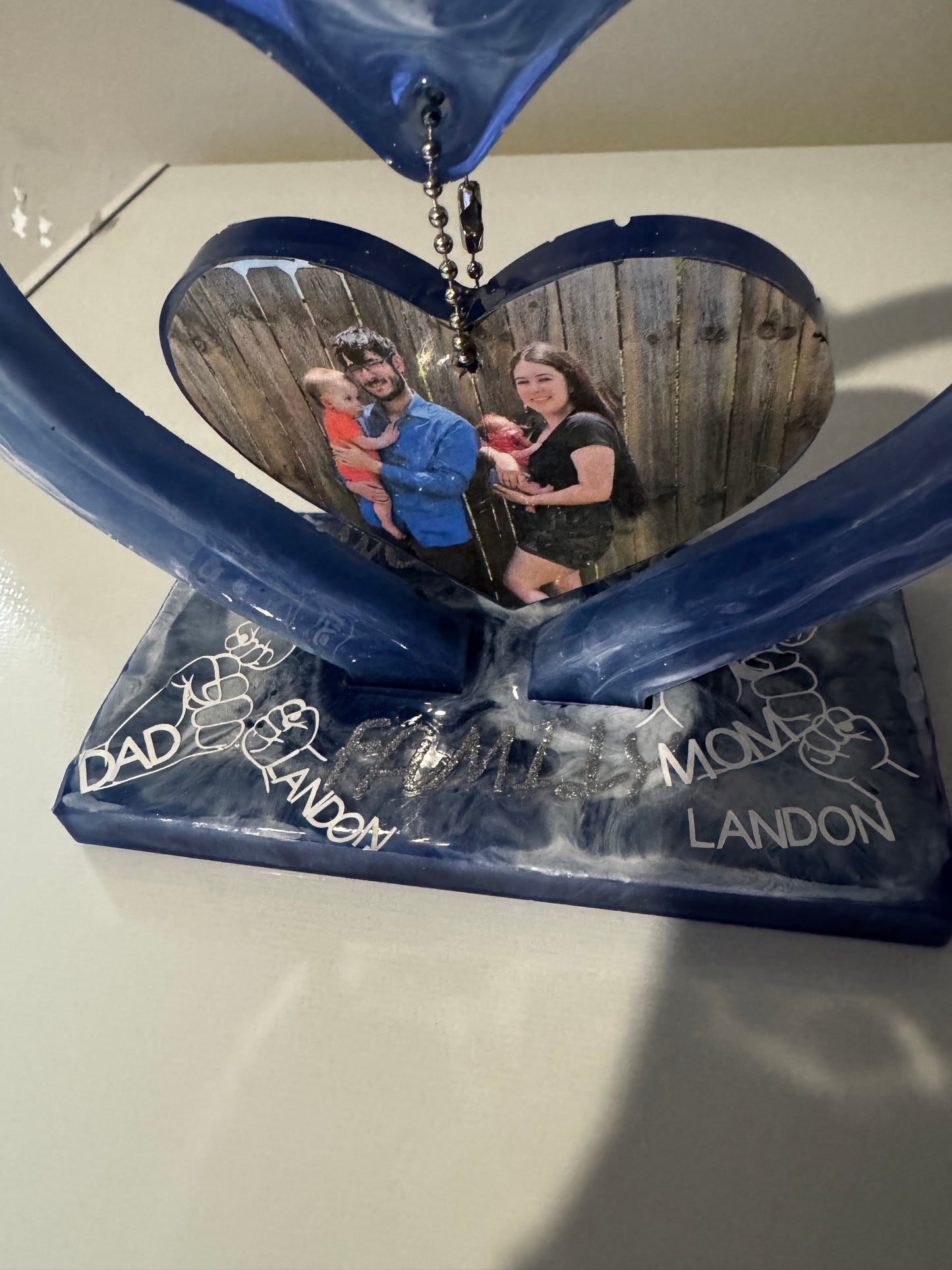 **Charming Heart-Shaped Photo Frame – Capture Your Love!**