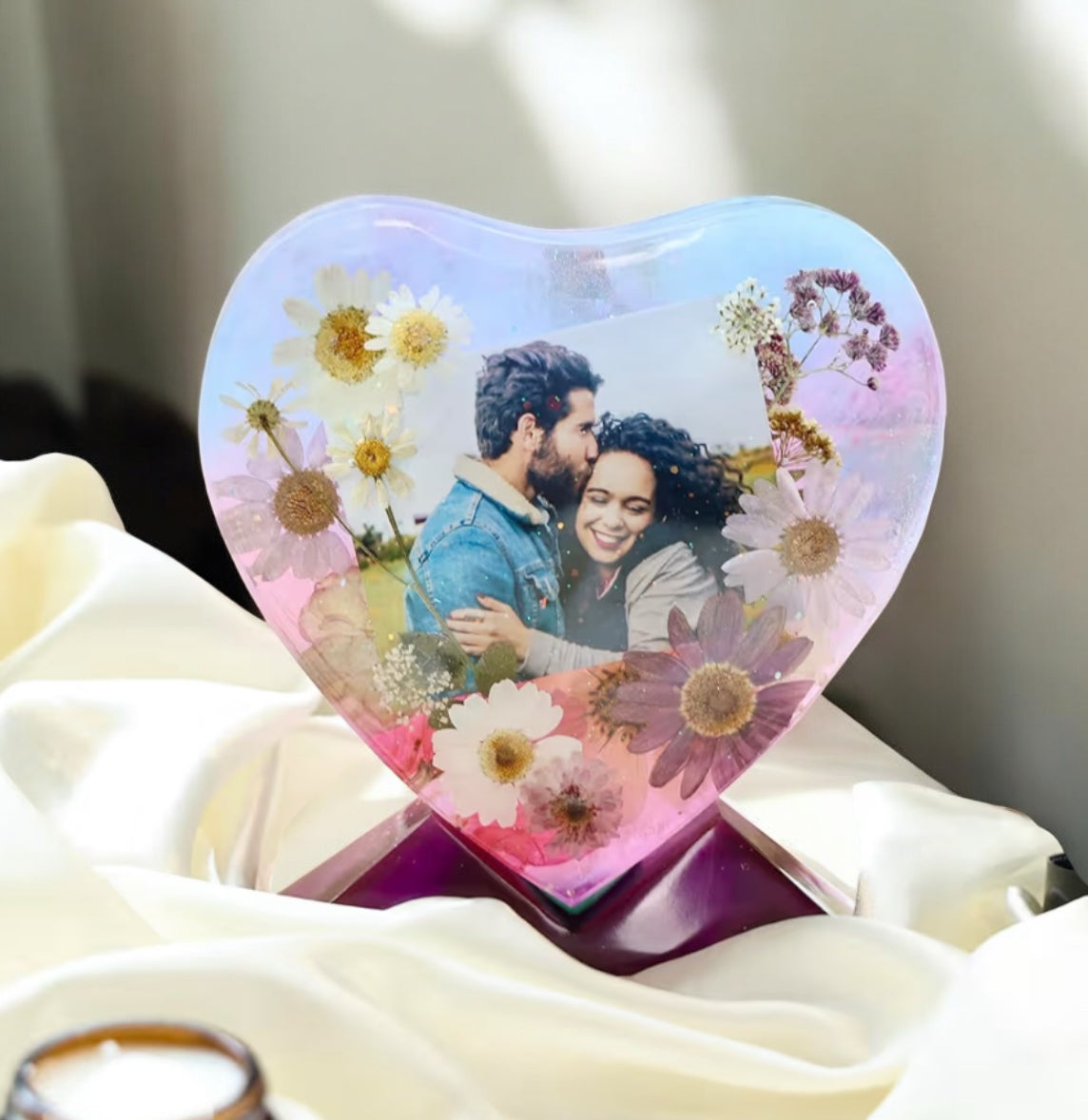 **Charming Heart-Shaped Photo Frame – Capture Your Love!**